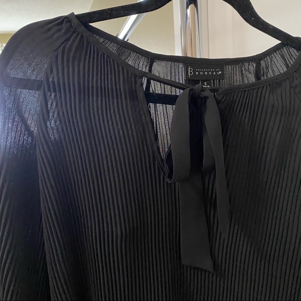 Black pleated silky shirt with bow 🖤